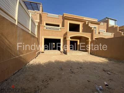 Townhouse for sale at La nouva vista Mist italia semi finished with a negotiable price