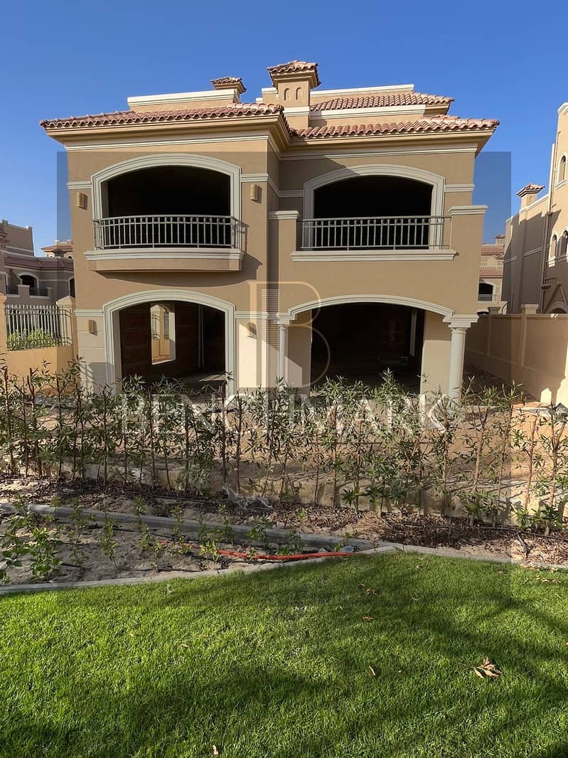 فيلا Town House للبيع فى الشروق " Ready To Move "  la vista el patio 5 East 0