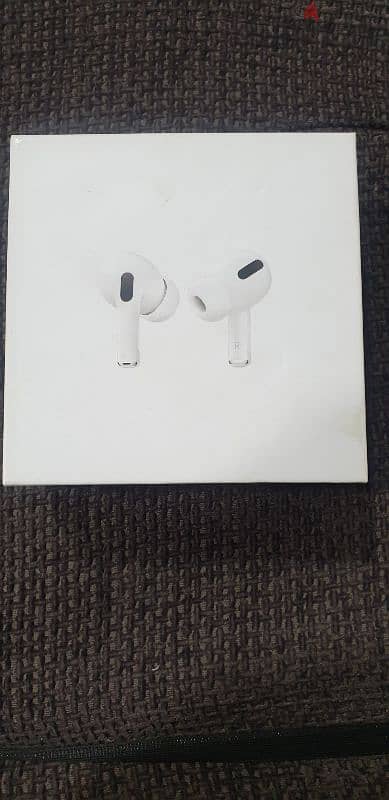 airpods pro. with wireless charging case