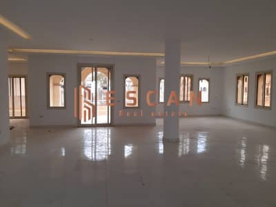 Villa for rent with a building area of ​​176 meters and 4 rooms with ultra super deluxe finishing in Al Rehab in the Hills near the Eastern Marketk