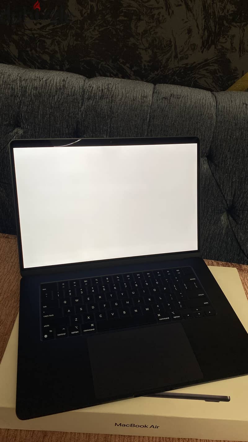 Apple MacBook Air 15” M2 (2023) – 8GB RAM | 256GB Storage | Midnight 7