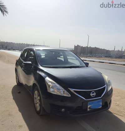 Nissan Tiida 2015 Hatchback