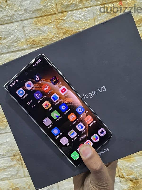 Honor Magic v3  512 giga 16 ram 2