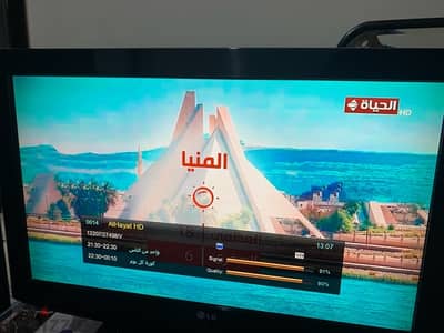 شاشة LG بحالة ممتازة  HD بالريموت والقاعدة وكيبل الباور