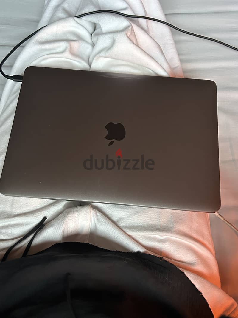 Macbook Pro 13 inch 2017 used 2