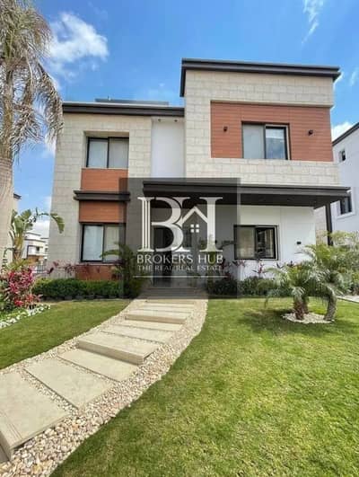 Villa corner ready to move for sale in Azzar 1 Compound Golden square New Cairo