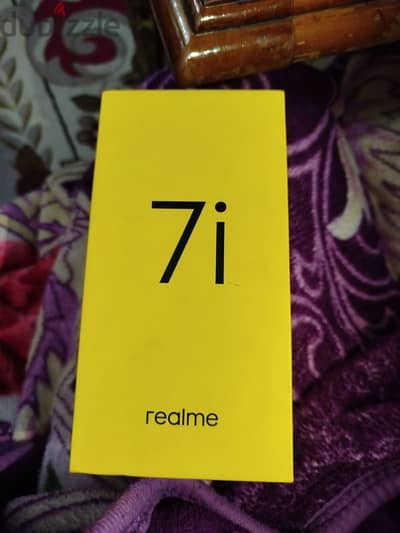 تليفون realme 7i متغيرله شاشه فقط مساحه 128