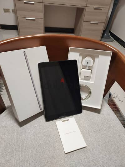 iPad 5th Generation - 32GB - WIFI + Cellular - Grey