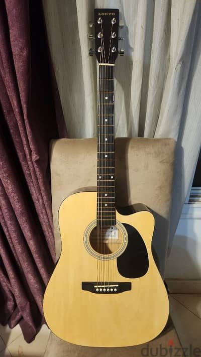 Locto Acoustic guitar with new strings with no scratches like new