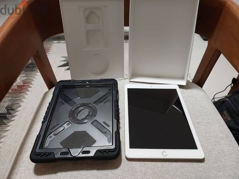 iPad 6th Generation - 32GB - WIFI + Cellular - White 0