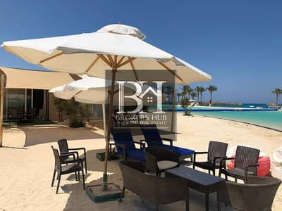 شاليه + جاردن برايم لوكيشن للبيع في بلايا غزالة باي الساحل الشمالي Service Chalet prime location for sale in playa Ghazala Bay North Coast