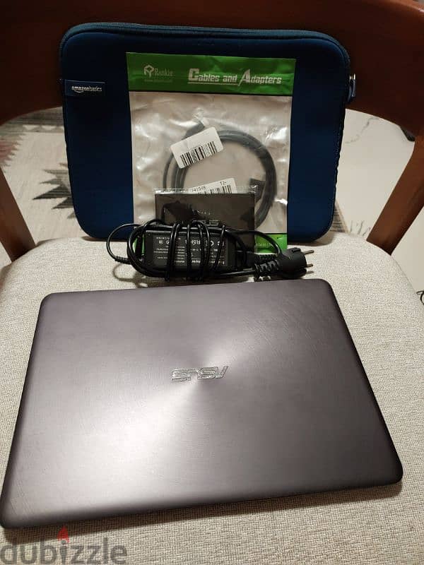 Asus ZenBook UX305CA - 8GB RAM - 256GB SSD 0