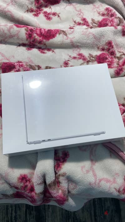 Apple macbook air m2 , silver