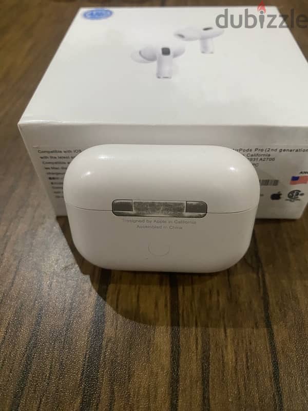 airpods pro with box (2nd generation) used like new 4