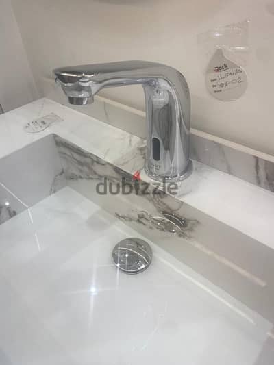 basin mixer tap with sensor- خلاط حوض يعمل بالسينسور مزود ببطارية