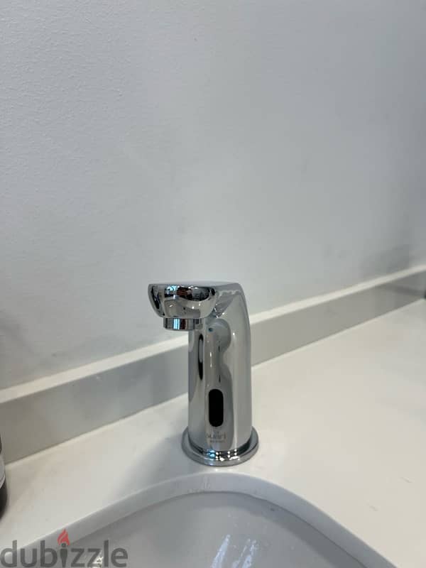 basin mixer tap with sensor- خلاط حوض يعمل بالسينسور مزود ببطارية 2