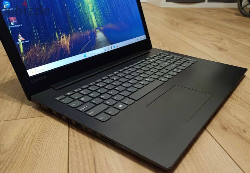 لاب توب Lenovo بحاله ممتازه هارد 1 تيرا رامات 4 جيجا بكارتين شاشه AMD 3