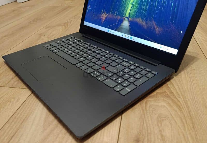 لاب توب Lenovo بحاله ممتازه هارد 1 تيرا رامات 4 جيجا بكارتين شاشه AMD 4