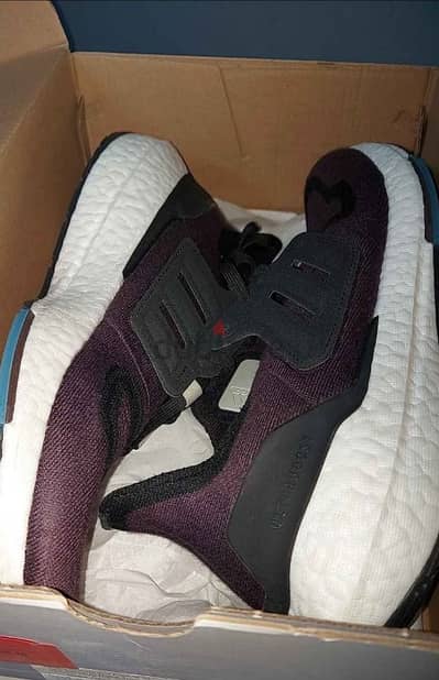 ULTRABOOST 22 SHADOW MAROON 43 1/3