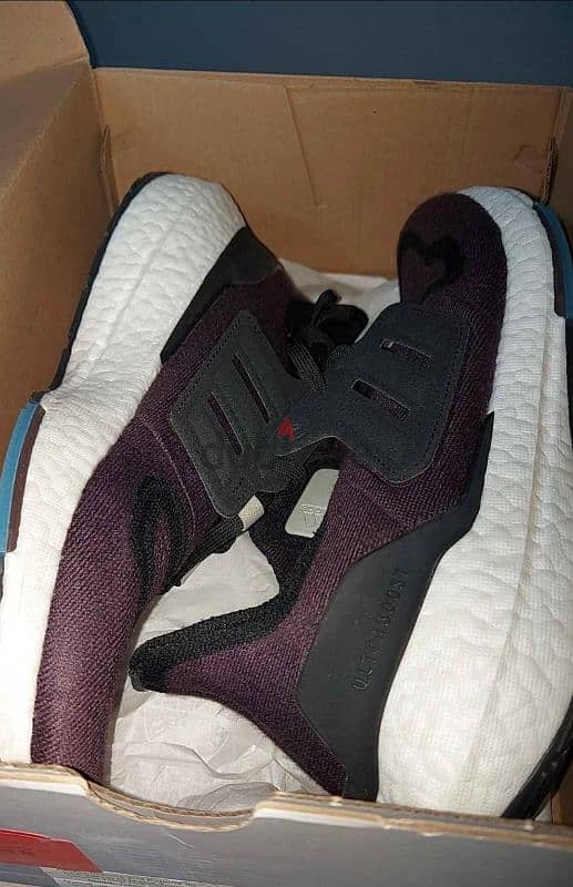 ULTRABOOST 22 SHADOW MAROON 43 1/3 1