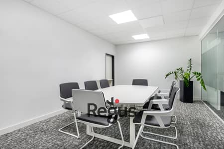 Open plan office space for 10 persons in Raya Offices 133