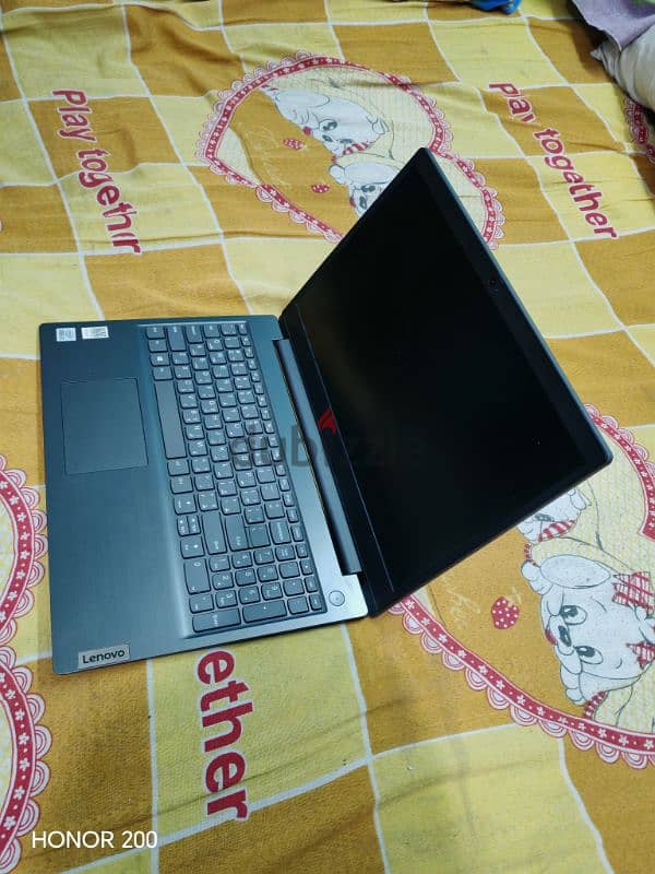 Lenovo v15 G1 1