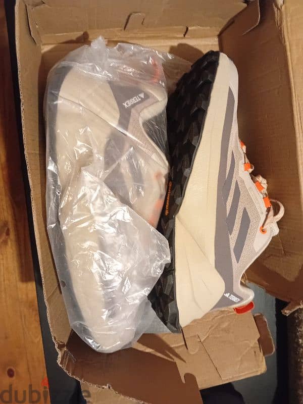 brand *New* adidas 43 with box 1