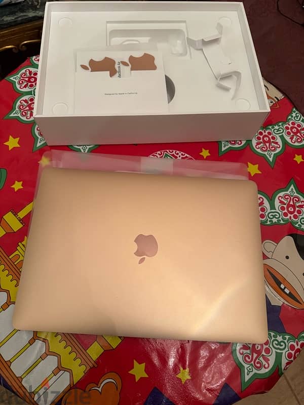 Macbook Air M1 Gold 1