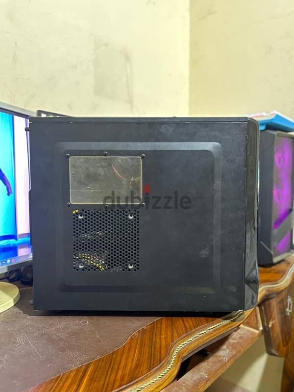 كيسة ًكمبيوتر فاضيه thermaltake بالباور ٦٠٠ وات 0