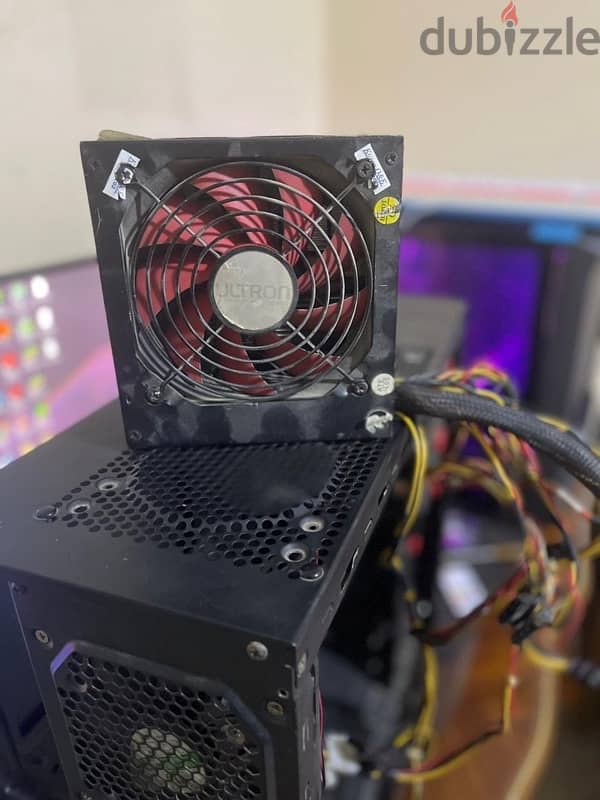 كيسة ًكمبيوتر فاضيه thermaltake بالباور ٦٠٠ وات 6