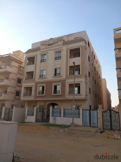 Apartment 184 m, immediate delivery, sea view, for sale in installments in the Fifth Settlement, a street branching off from the southern 90th Street