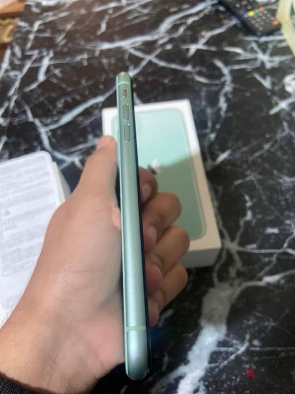 iPhone 11 للبيع حاله الزيرو 4