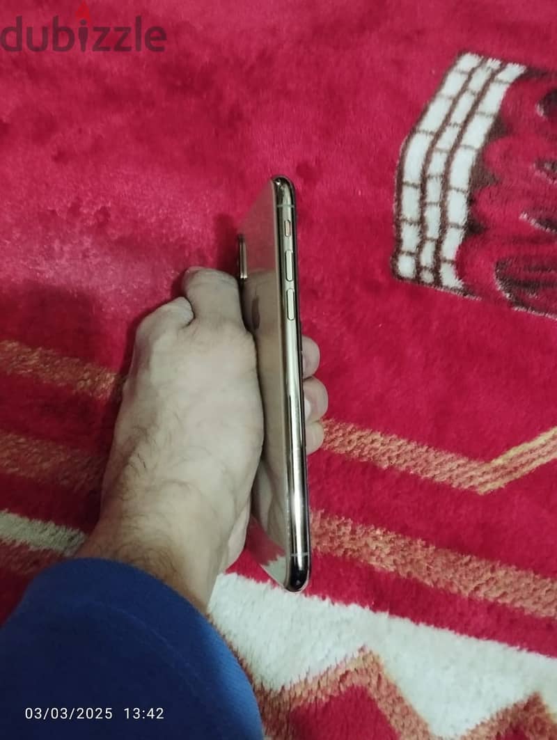 Iphone xs 64 battry 76 with box and chargr 1