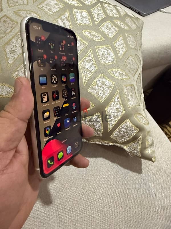 iPhone 11 بدون ختش كالجديد مغير فقط بطارية اصلية ٦٤ جيجا 6