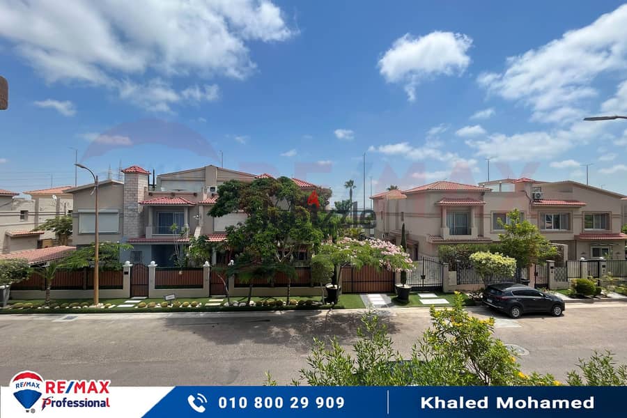 Receive immediately a townhouse villa in Alex West with an open view of the lake 0