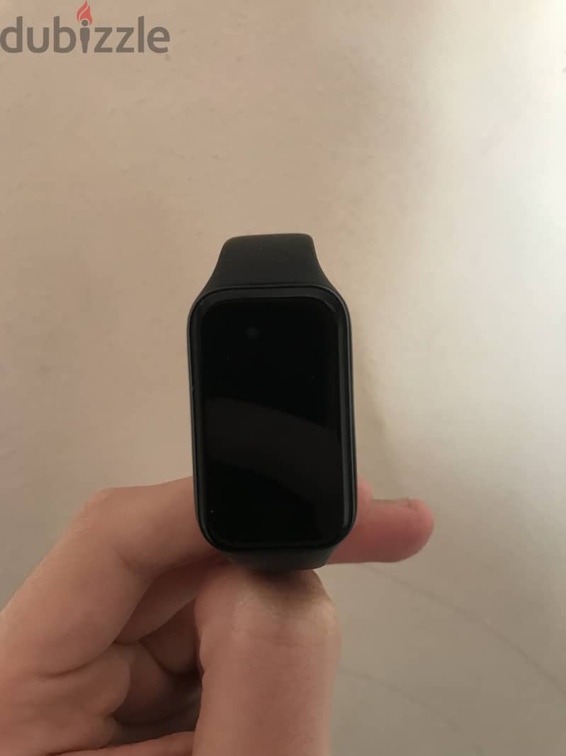 redmi band 8 activ بحاله ممتازة 2