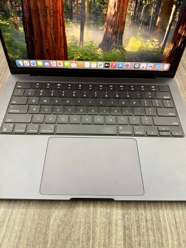 MacBook Pro M3 Model 2023 8