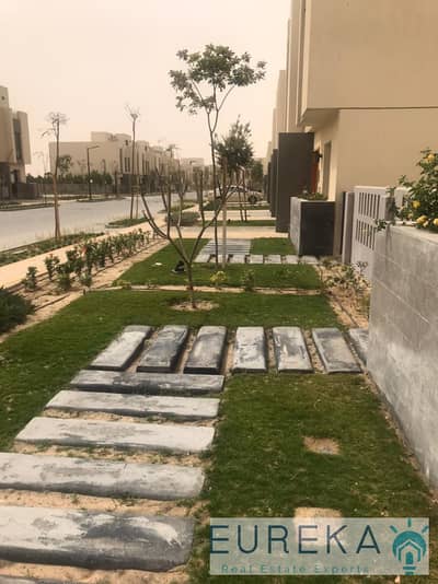 Town House corner 160 m for sale in Al Burouj