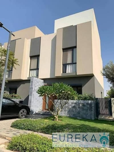 Town House  245m for sale in  compound Al Burouj