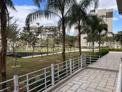 Apartment ground with garden for sale in madinaty wide garden view