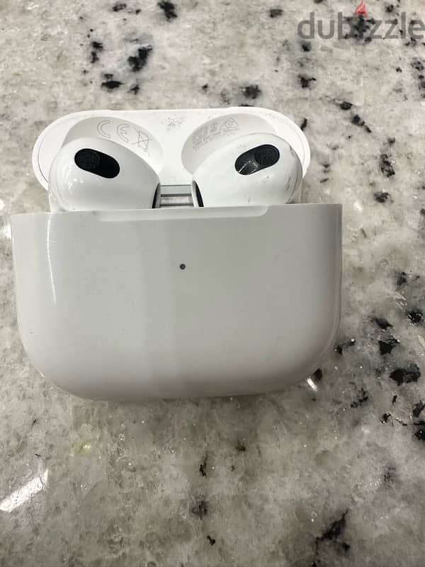 AirPods 0