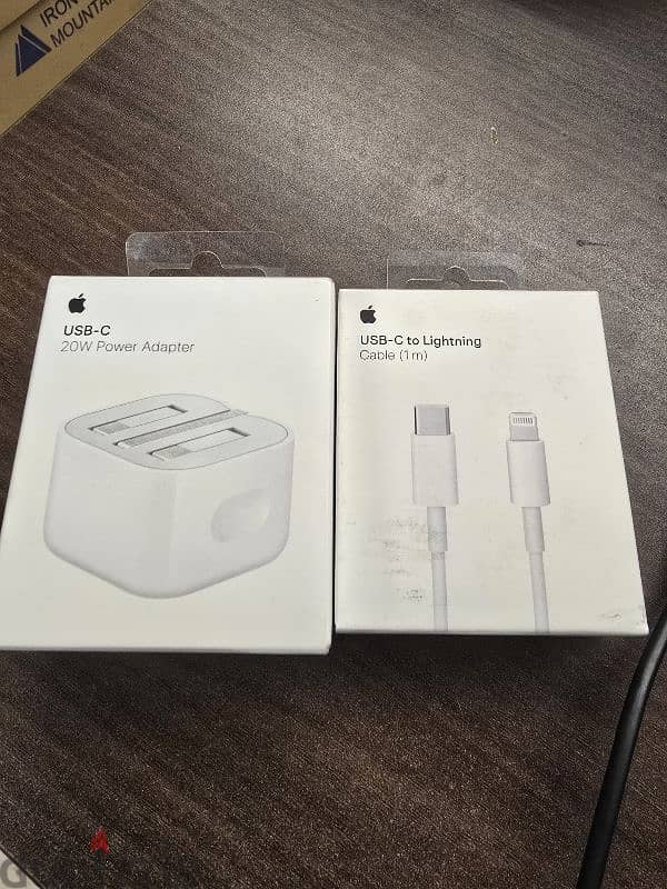 apple charger 20W with cable 1