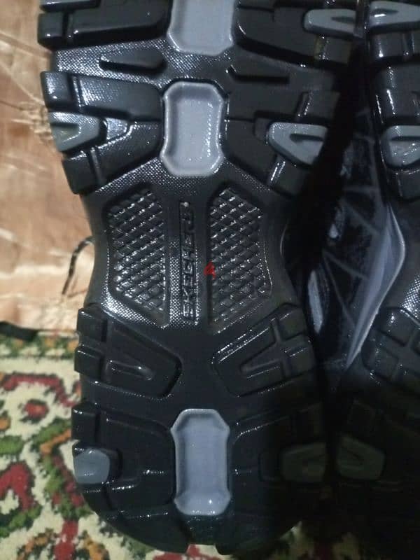 SKECHERS. REPELLENT. OUTDOOR. . Siz. . 42 5