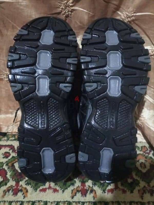 SKECHERS. REPELLENT. OUTDOOR. . Siz. . 42 6