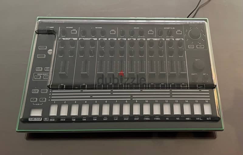 ROLAND TR8 - MINT CONDITION 2