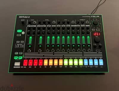 ROLAND TR8 - MINT CONDITION