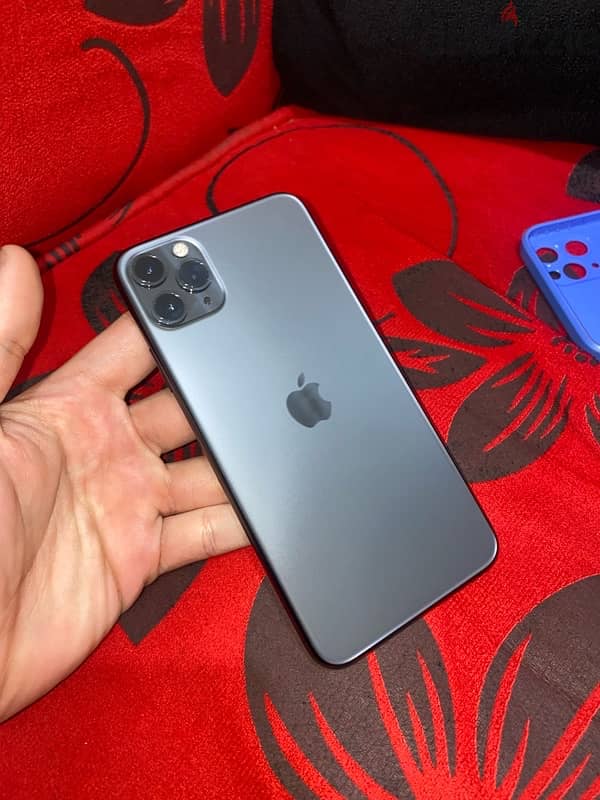 I Phone 11 Pro Max استعمال نضيف جدا 4