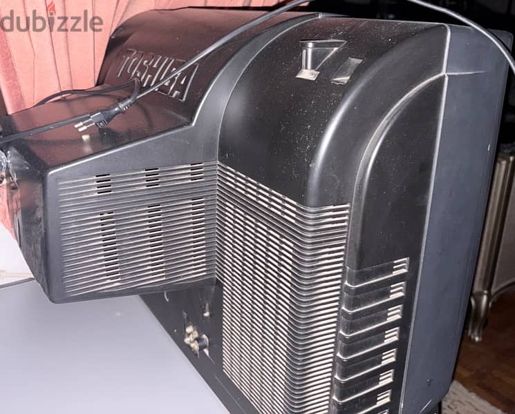 تلفزيون توشيبا (Toshiba) CRT موديل Tornado 200 بحالة ممتازة 1