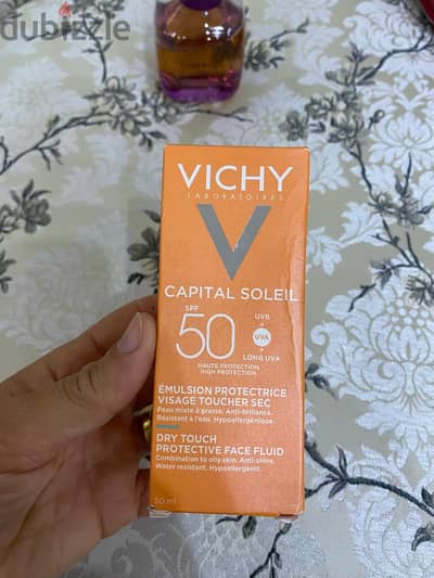 Vichy drytouch fluid  sunscreen for normal/ dry skin