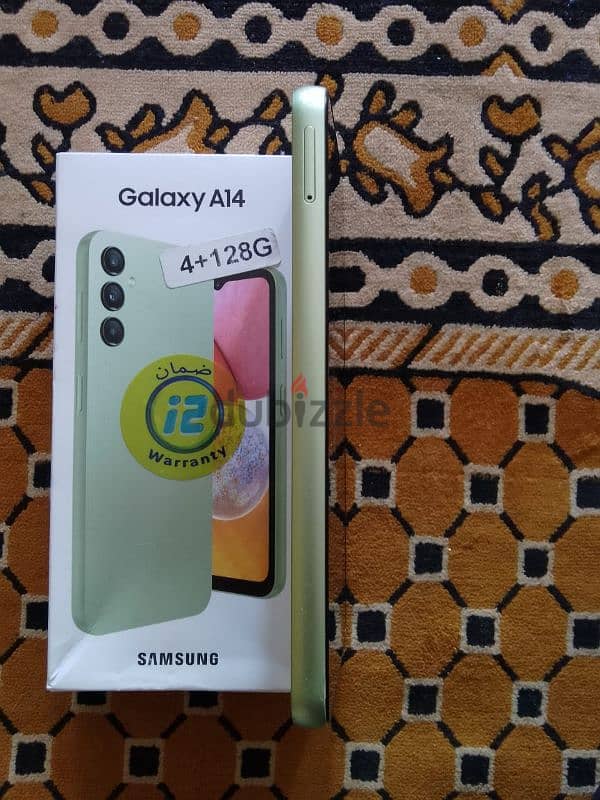 تلفون Samsung  A14  مش مغير حاجة ومفهوش خبطه معاه الكرتونه بتعته وشاحن 3